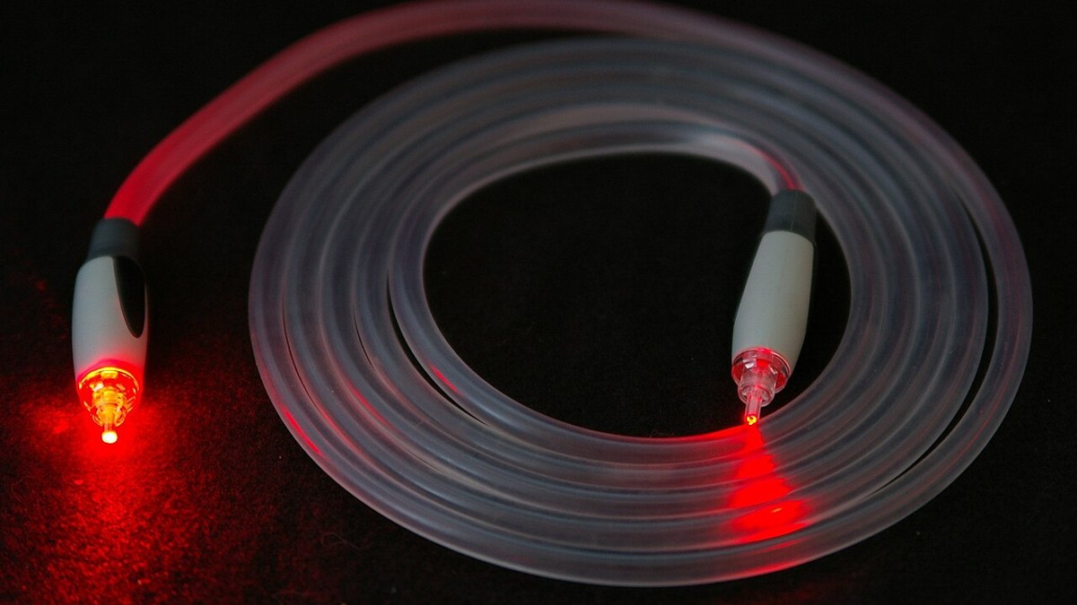 An illuminated optical fibre cable
