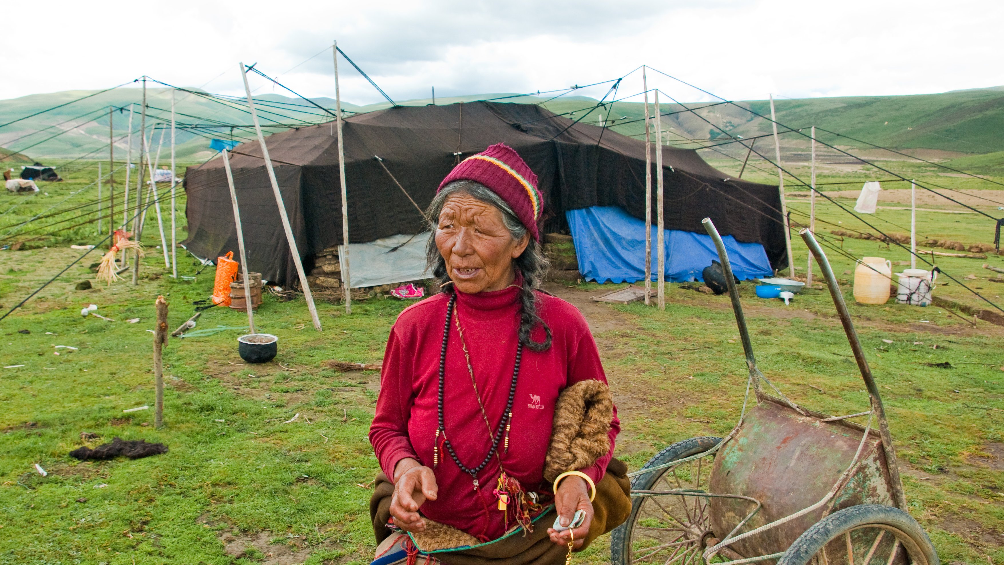 Nomads and a tent on the Tibetan plateau