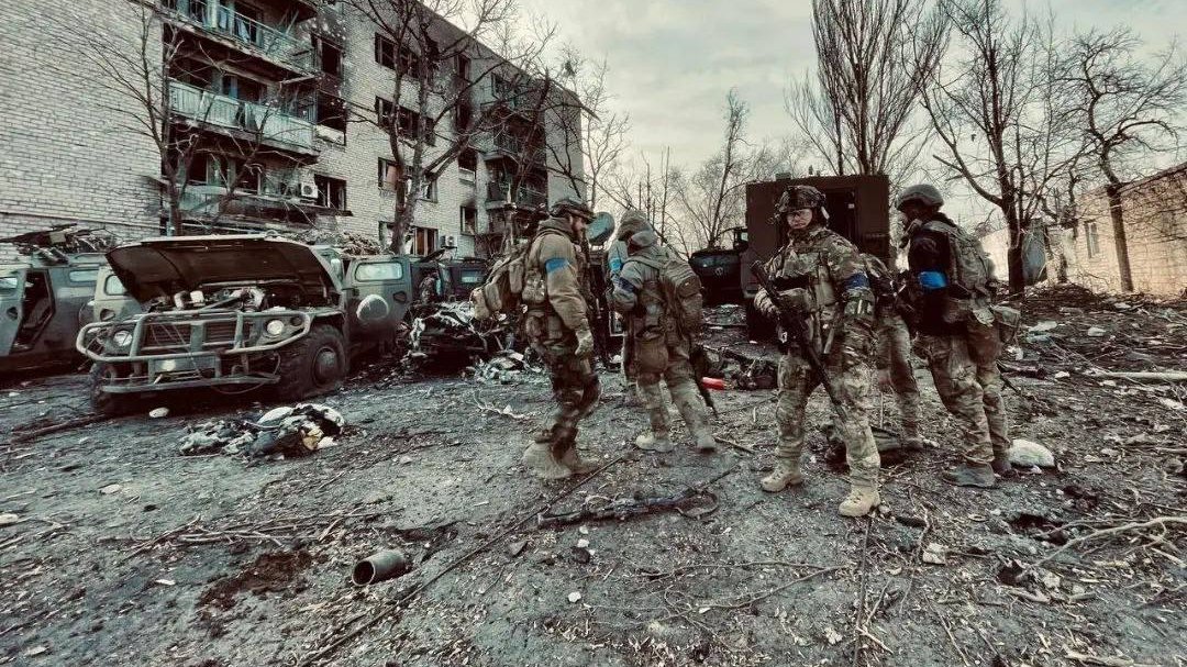 Ukrainian soldiers in Mariupol